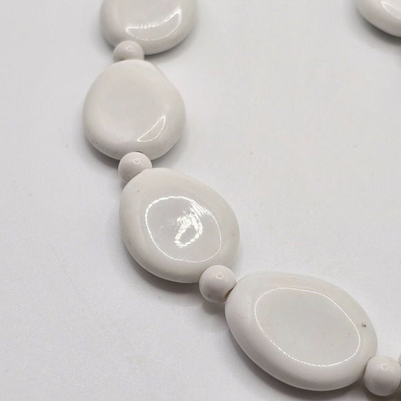 White Beaded Necklace Lot of 2 Womens Jewelry - Picture 2 of 7